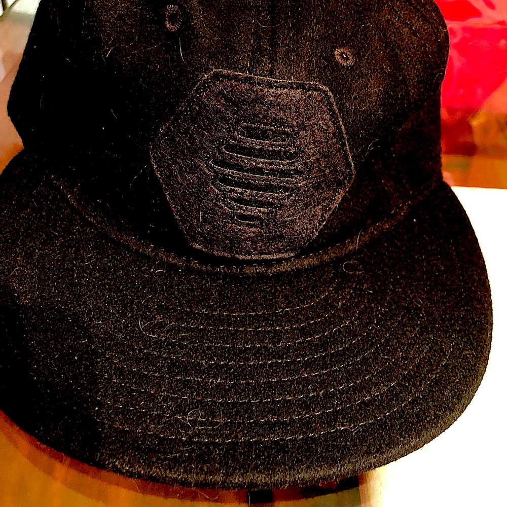 BUMBLE HIVE Flannel CAP